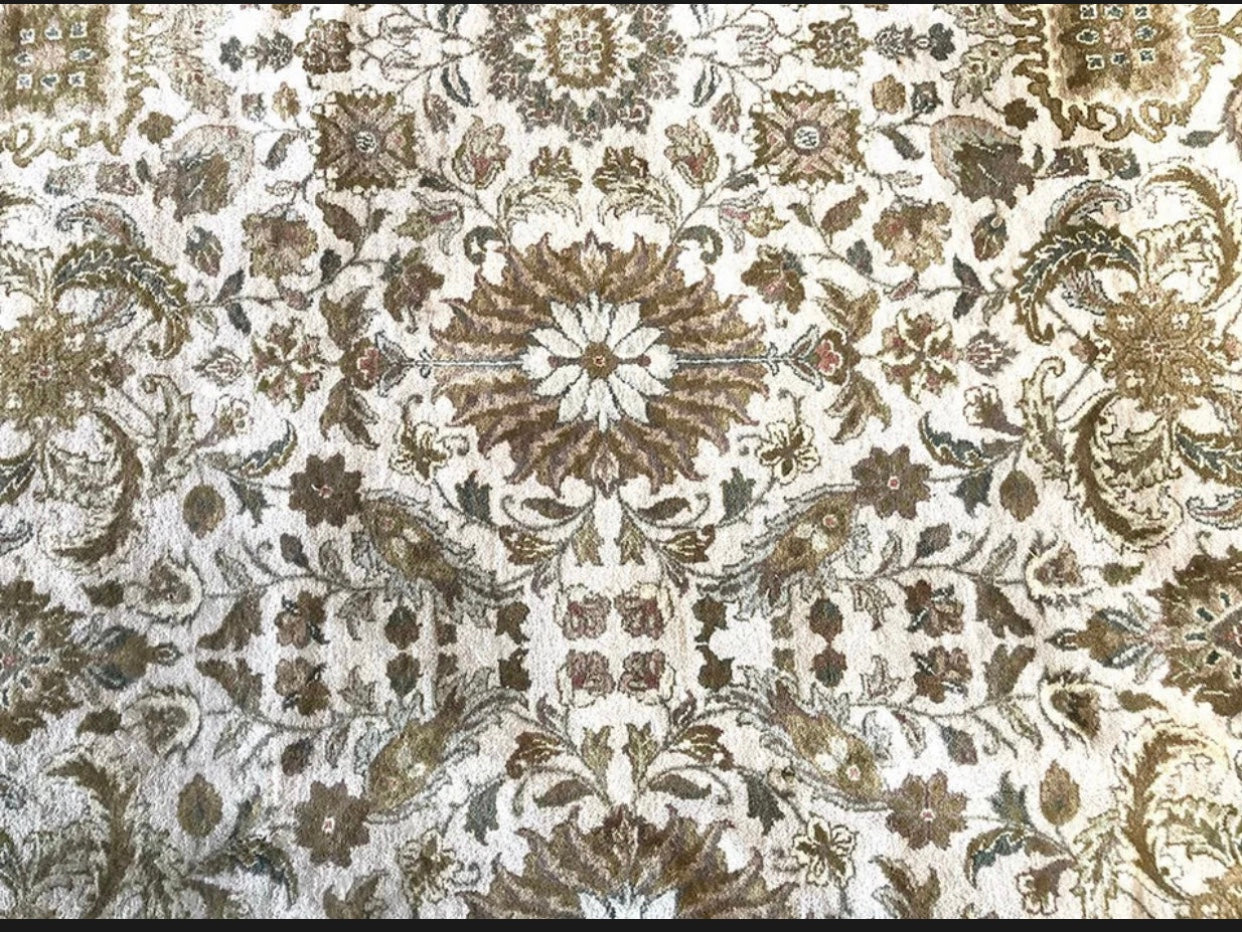 A Decorative Contemporary 10’ x 14’ Rug $599.00