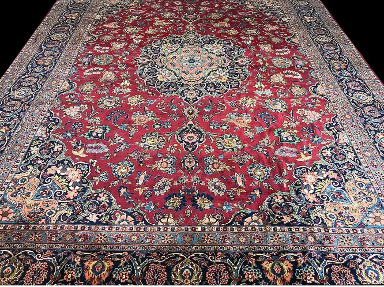 A Superb Antique 11’x14’ Persian Kashan Area Rug