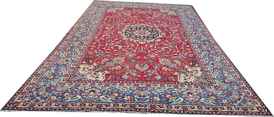 A Gorgeous Vintage Decorative Classic Isf. Najafabad Area rug