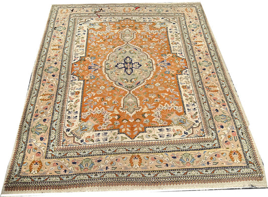 A Vintage DECORATIVE PERSIAN TABRIZ RUG