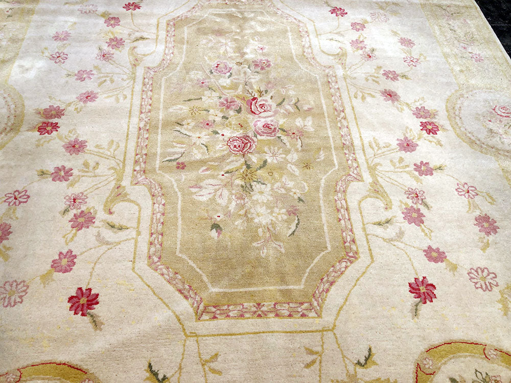 A Vintage 9' x 12' Aubusson Pattern Chinese Rug $799